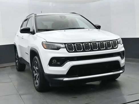 Used 2025 Jeep Compass Limited AWD/4WD image 2