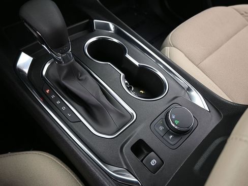 Used 2022 Chevrolet Traverse LS image 24