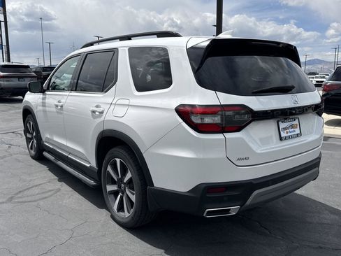Used 2023 Honda Pilot Elite image 9