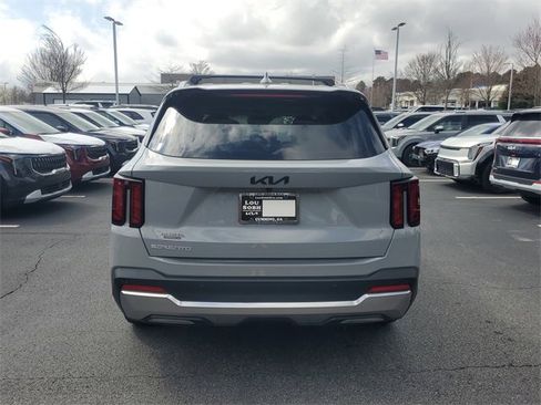 Certified 2025 Kia Sorento S image 5