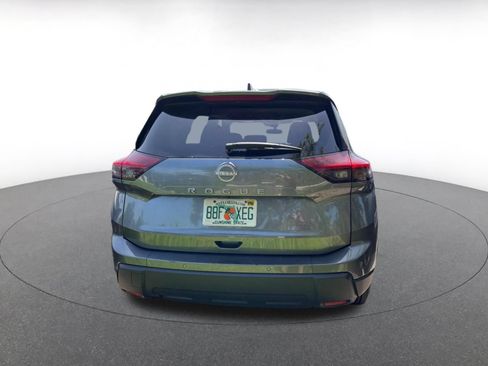 Used 2025 Nissan Rogue SV AWD/4WD image 16
