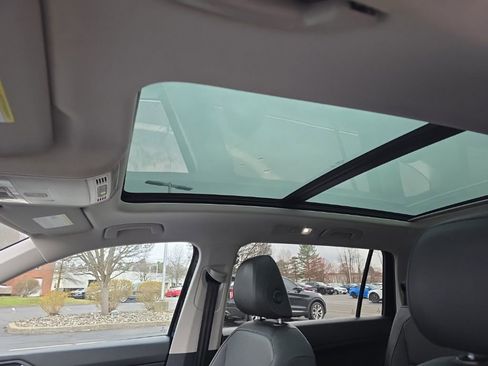 Used 2020 Volkswagen Tiguan SE w/ Panoramic Sunroof Package image 25
