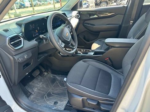 Used 2024 Chevrolet TrailBlazer LS w/ LS Convenience Package AWD/4WD image 10