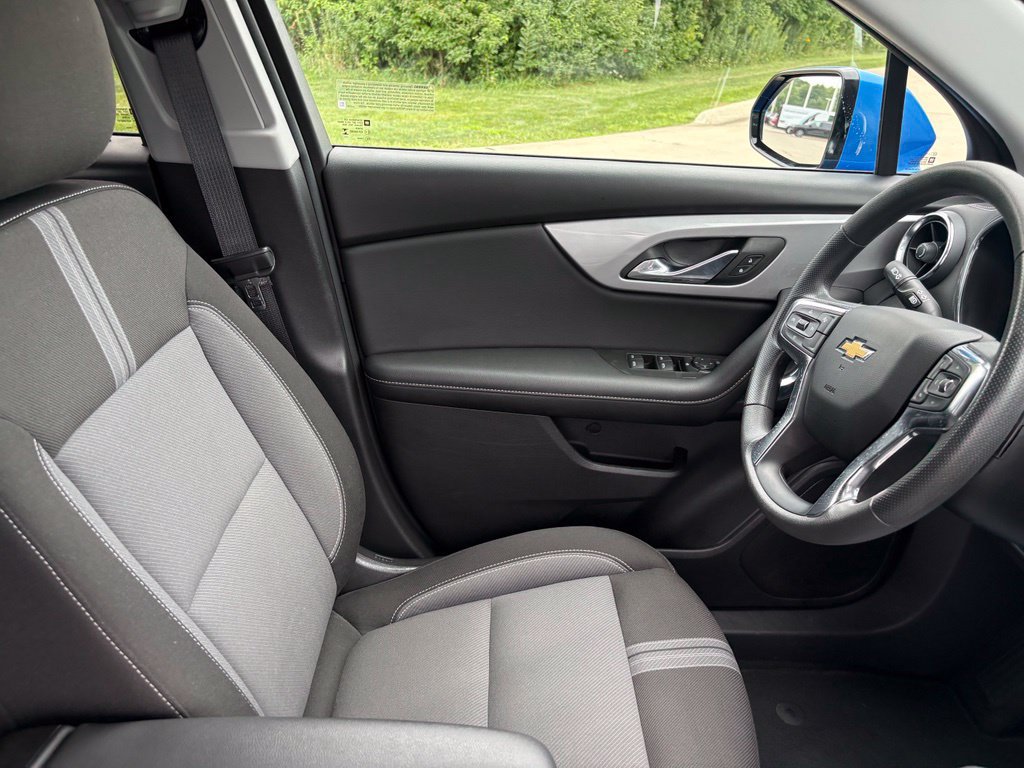 Used 2025 Chevrolet Blazer LT FWD image 28