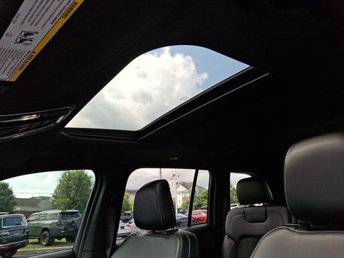 Certified 2023 Jeep Grand Cherokee Altitude AWD/4WD image 18