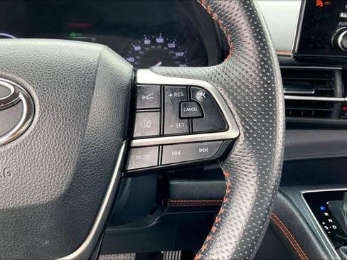 Certified 2024 Toyota Sienna XSE image 24