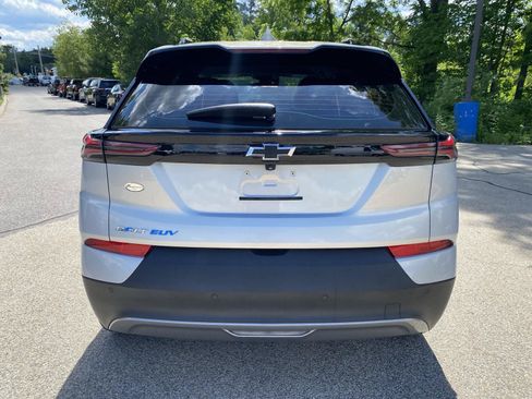 Used 2023 Chevrolet Bolt EUV LT w/ Convenience Package FWD image 6