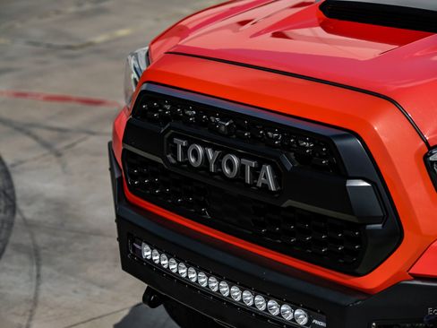 Used 2023 Toyota Tacoma TRD Pro AWD/4WD image 31