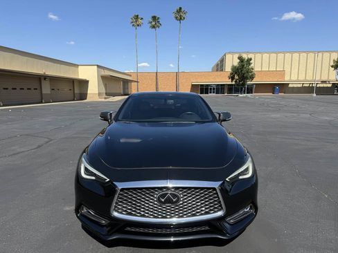 Used 2018 INFINITI Q60 Red Sport 400 RWD image 2