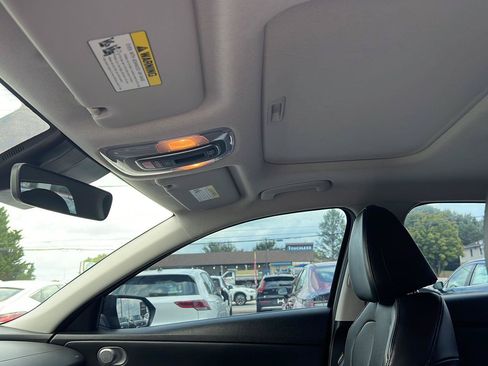 Certified 2022 Hyundai Elantra Limited FWD image 13