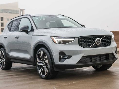 New 2025 Volvo XC40 B5 Plus w/ Protection Package Premier image 3