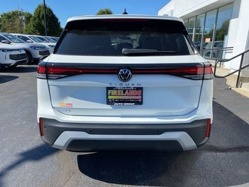New 2025 Volkswagen Tiguan SE image 10