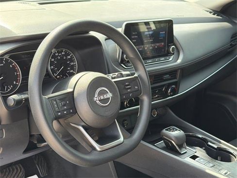 Used 2024 Nissan Rogue S image 18