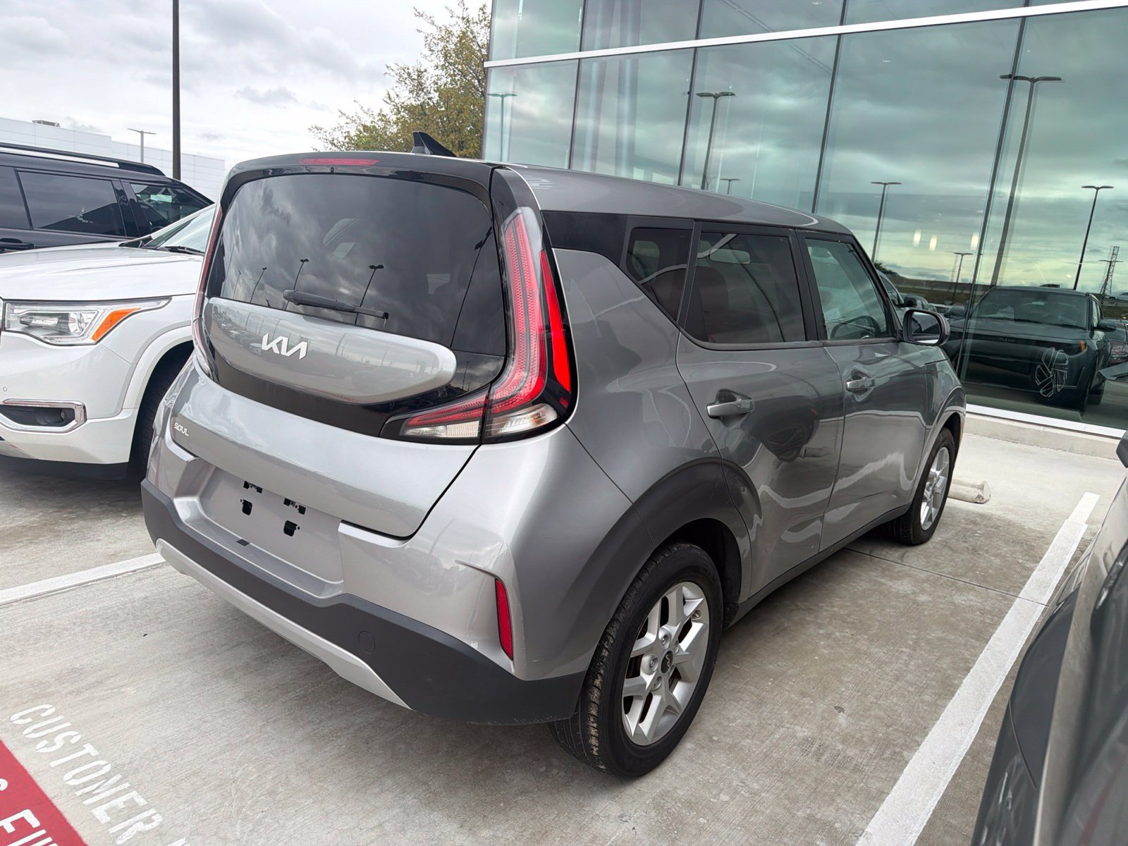 Used 2024 Kia Soul LX w/ Option Group 015 FWD image 4