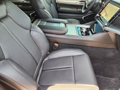 New 2026 Jeep Grand Wagoneer Limited AWD/4WD image 13