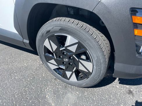 Used 2024 Hyundai Kona SEL image 3
