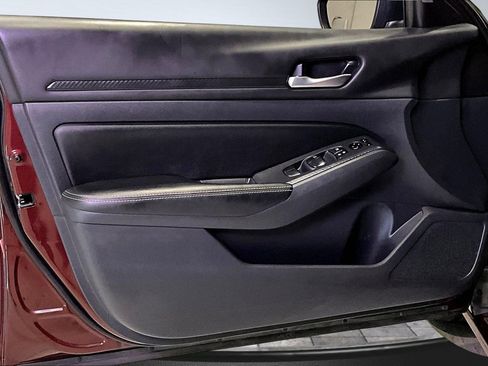 Used 2025 Nissan Altima 2.5 SV image 19