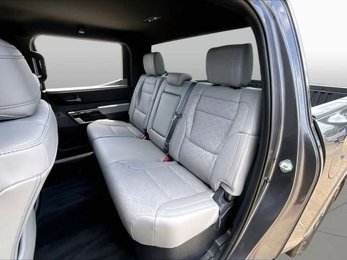 Used 2025 Toyota Tundra Limited AWD/4WD image 19