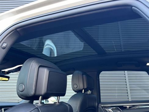 Used 2025 Porsche Macan image 16