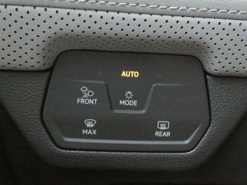 New 2025 Volkswagen Atlas Peak Edition SE image 13