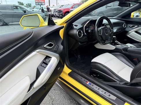 Used 2018 Chevrolet Camaro SS RWD image 19