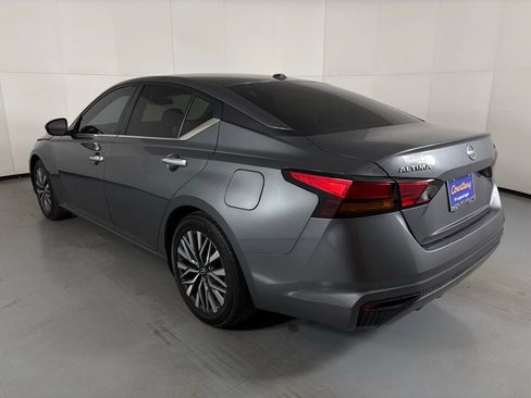 Used 2024 Nissan Altima 2.5 SV image 6