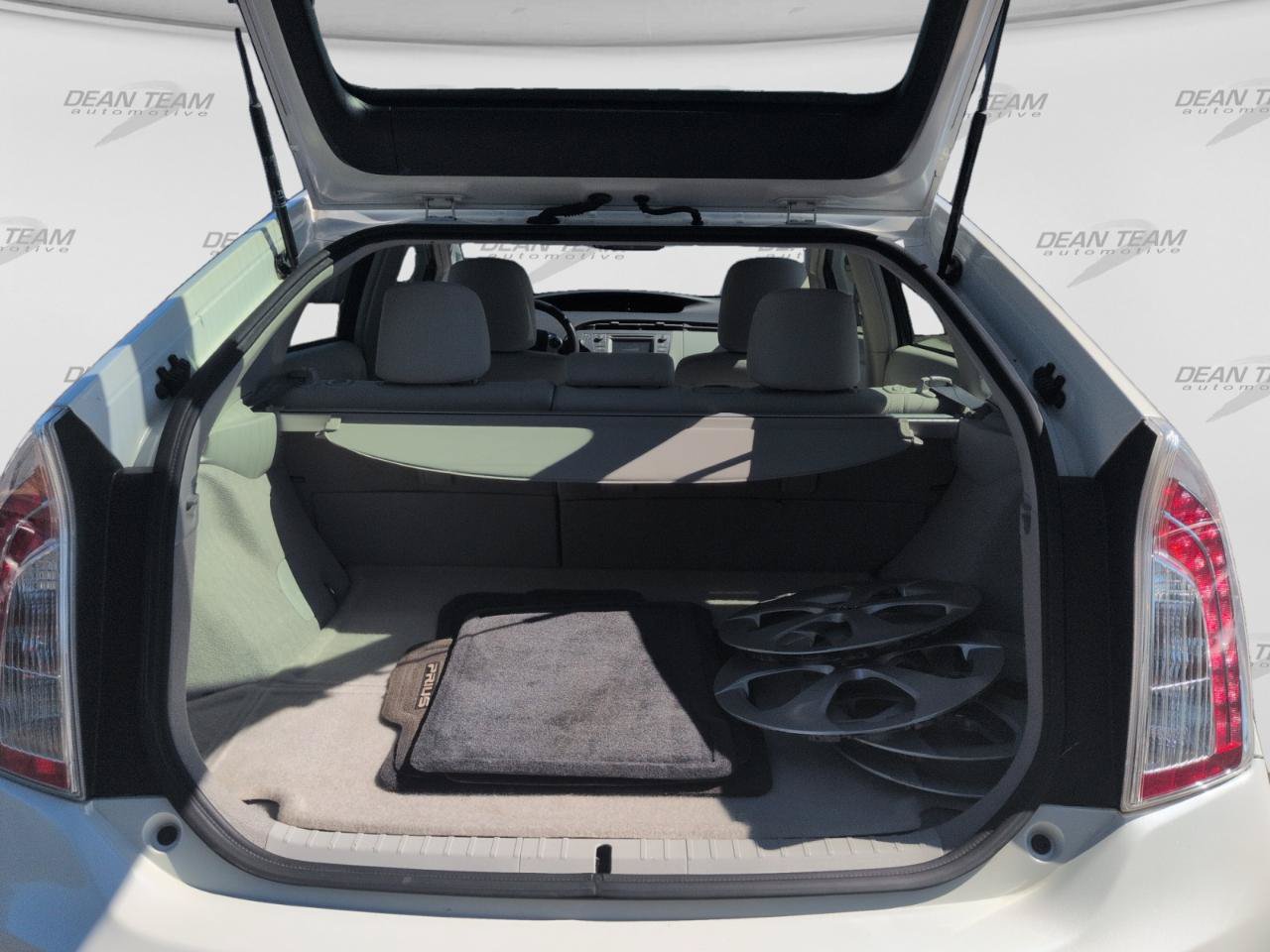 Used 2015 Toyota Prius Two FWD image 9