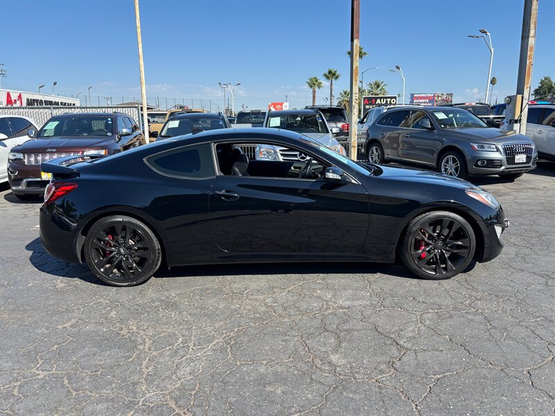 Used 2015 Hyundai Genesis 3.8 RWD image 2