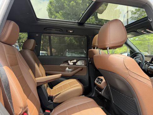 Used 2025 Mercedes-Benz GLS 450 4MATIC image 29