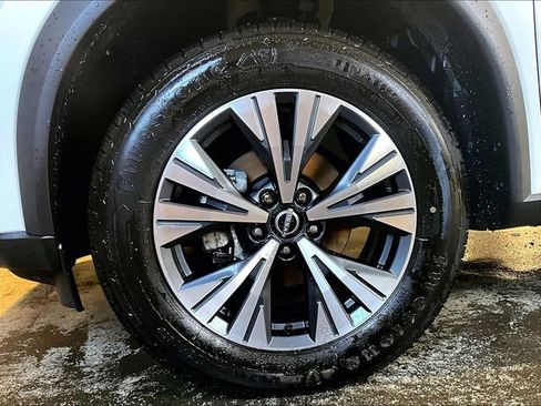 Used 2022 Nissan Rogue SV image 9