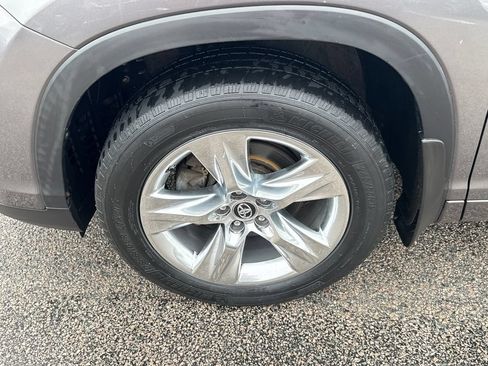 Used 2019 Toyota Highlander Limited AWD/4WD image 42