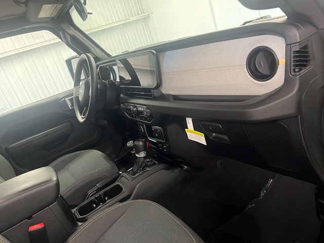 Used 2024 Jeep Gladiator Sport AWD/4WD image 16