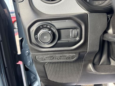 Used 2024 Jeep Wrangler Unlimited Sport AWD/4WD image 19