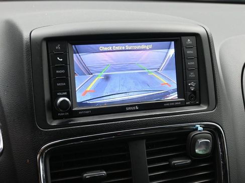 Used 2020 Dodge Grand Caravan SE w/ UConnect Hands-Free Group image 17