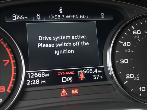 Used 2023 Audi Q5 2.0T Premium w/ Convenience Package image 3