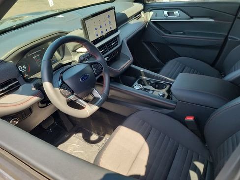 Used 2026 Ford Explorer ST-Line w/ ST-Line Street Pack RWD image 3