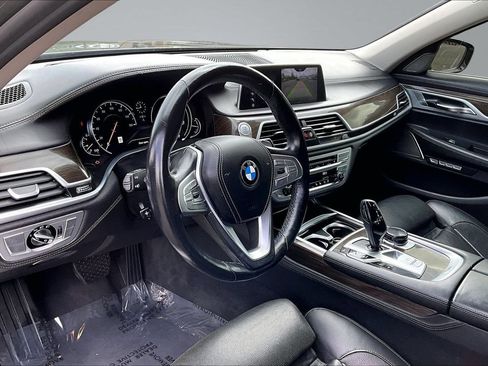 Used 2018 BMW 750i xDrive AWD/4WD image 11