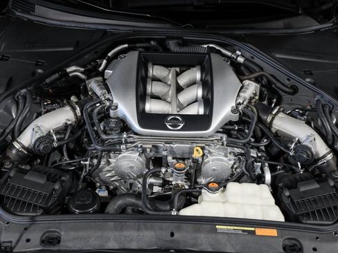 Used 2009 Nissan GT-R Premium image 12