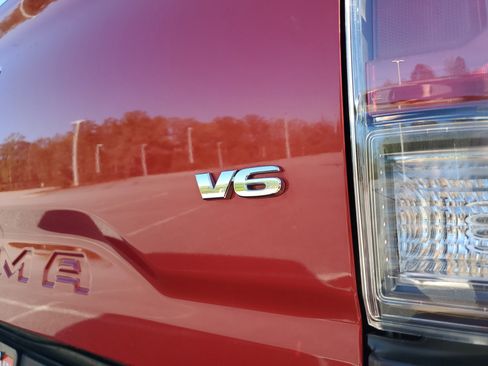 Used 2022 Toyota Tacoma TRD Off-Road w/ Technology Package image 8