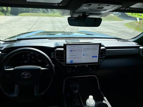 Used 2025 Toyota Tundra Limited AWD/4WD image 39