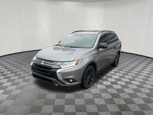 Used 2020 Mitsubishi Outlander ES image 2
