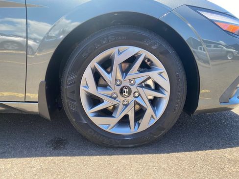 Certified 2024 Hyundai Elantra SEL FWD image 9