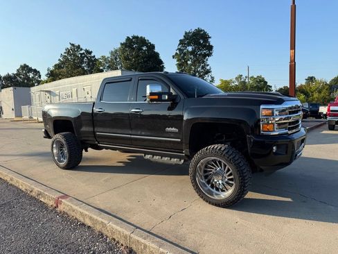 Used 2018 Chevrolet Silverado 2500 High Country w/ Duramax Plus Package AWD/4WD image 5