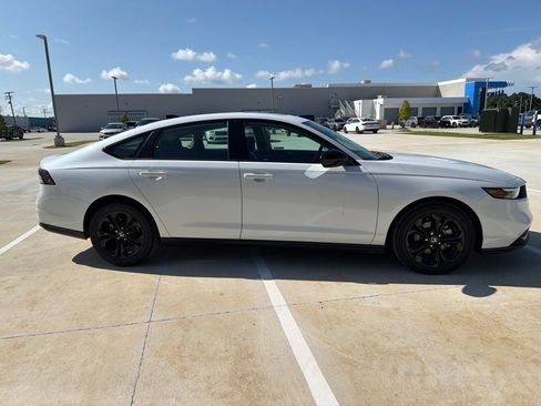 Certified 2025 Honda Accord SE image 4