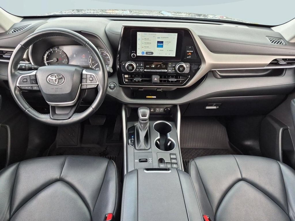 Used 2023 Toyota Highlander XLE FWD image 21