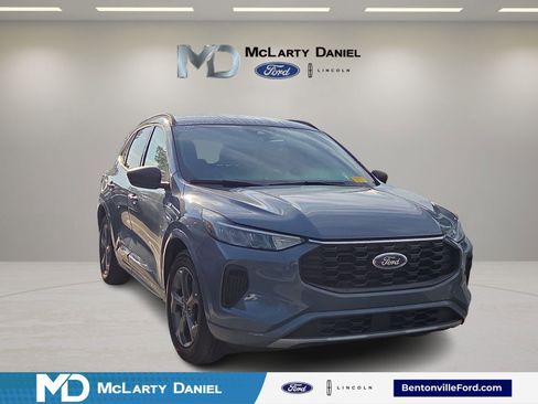 Used 2024 Ford Escape ST-Line w/ Cold Weather Package FWD image 1