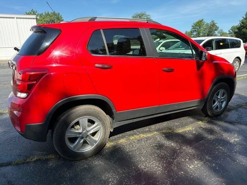 Certified 2018 Chevrolet Trax LT w/ Sun & Sound Package AWD/4WD image 3