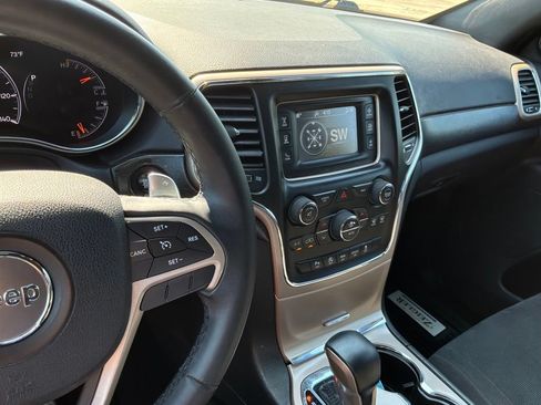 Used 2017 Jeep Grand Cherokee Laredo AWD/4WD image 24