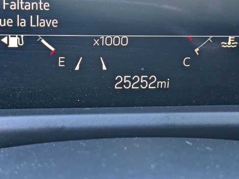 Used 2025 GMC Acadia Elevation image 28