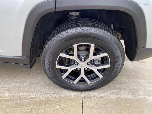 Used 2023 Jeep Grand Cherokee Limited AWD/4WD image 14